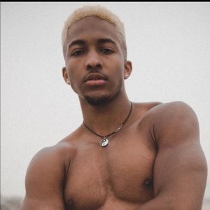 Meet your Posher, Nyaires